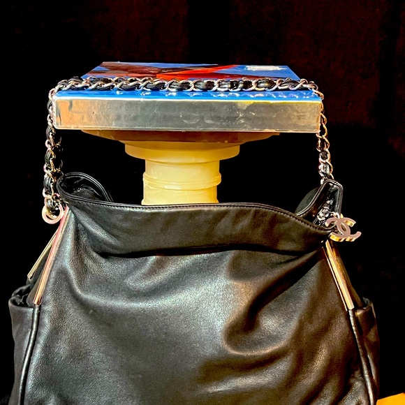 CHANEL PURSE - Picture 1 of 12